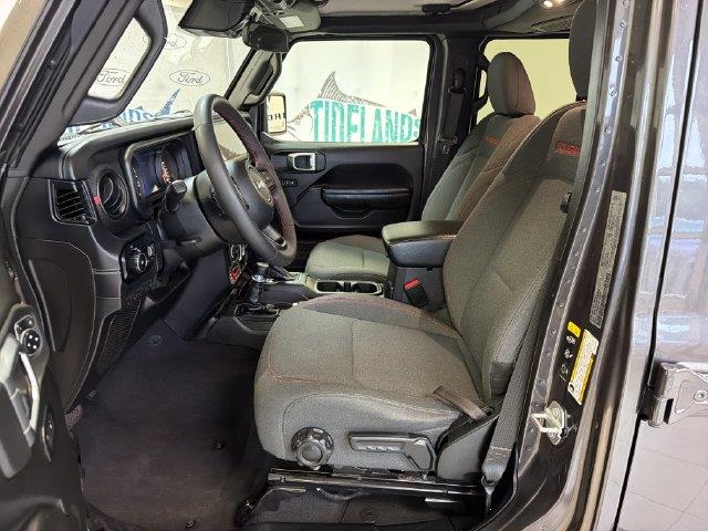 2025 Jeep Wrangler - $34,400