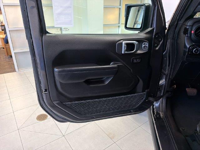 2025 Jeep Wrangler - $34,400
