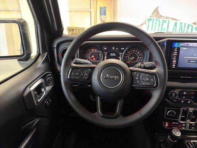 2025 Jeep Wrangler - $34,400