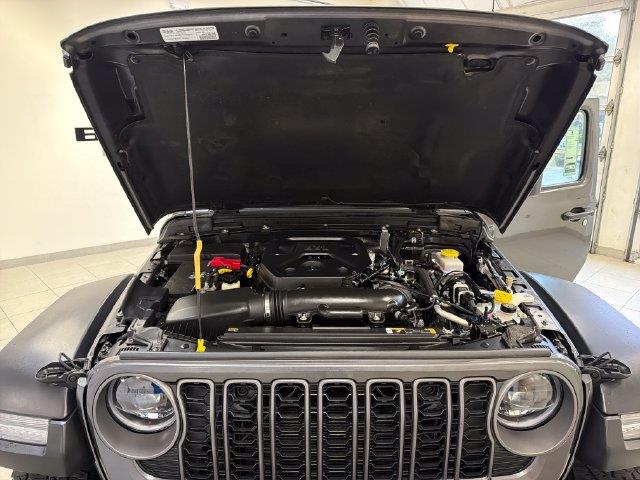 2025 Jeep Wrangler - $34,400