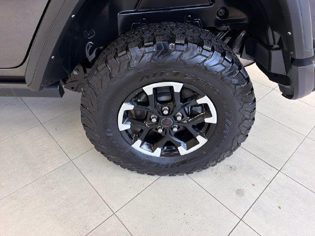 2025 Jeep Wrangler - $34,400