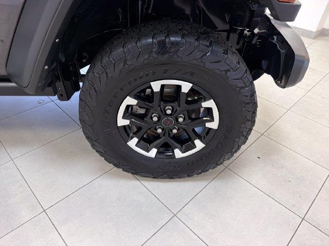 2025 Jeep Wrangler - $34,400