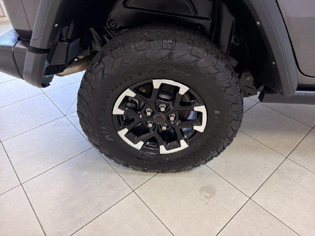 2025 Jeep Wrangler - $34,400