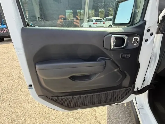 2025 Jeep Wrangler - $38,995