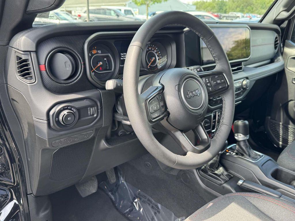 2025 Jeep Wrangler Rubicon — photo 1 of 12