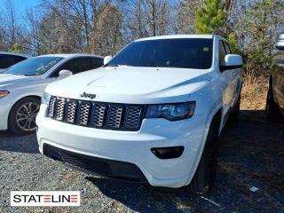 2017 Jeep Grand Cherokee with Bright White Clearcoat Exterior