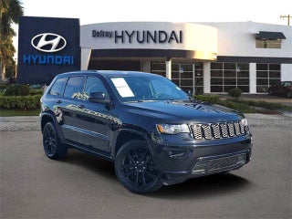 2020 Jeep Grand Cherokee with Diamond Black Crystal Pearlcoat Exterior