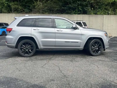 Photo of a 2018 Jeep Grand Cherokee 4X2 Laredo 4DR SUV for sale