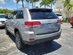 2020 Grand Cherokee Thumbnail 4