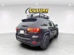 2020 Grand Cherokee Thumbnail 3