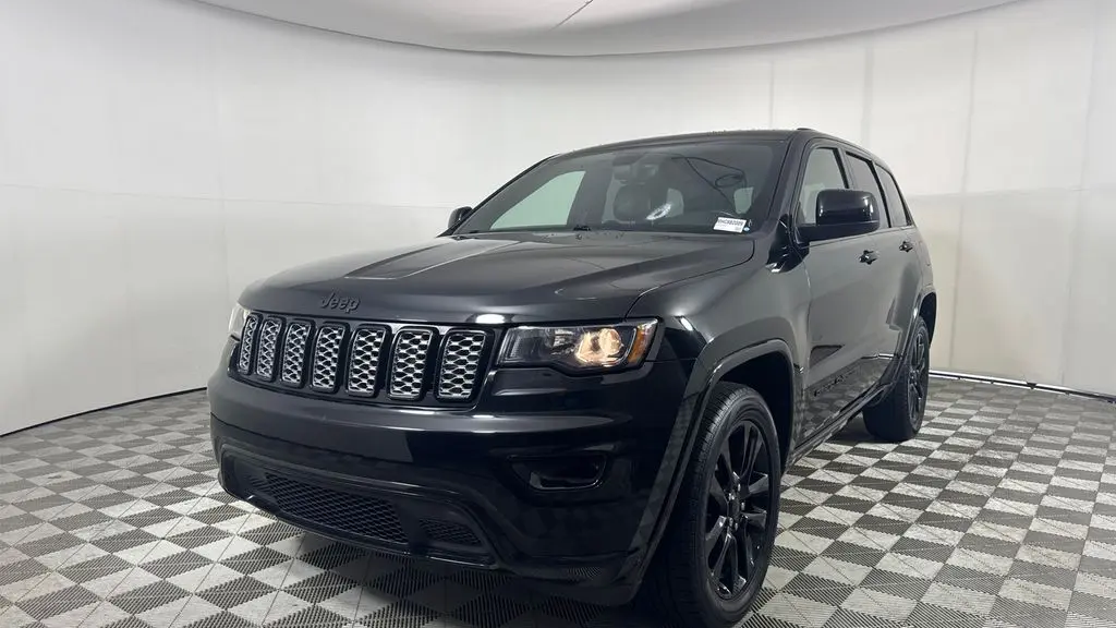 Preowned 2017 Jeep Grand Cherokee Altitude for Sale