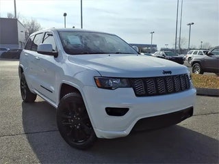 2019 Jeep Grand Cherokee with Bright White Clearcoat Exterior