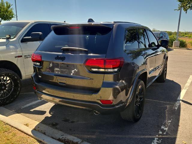 2020 Jeep Grand Cherokee Altitude — photo 1 of 4