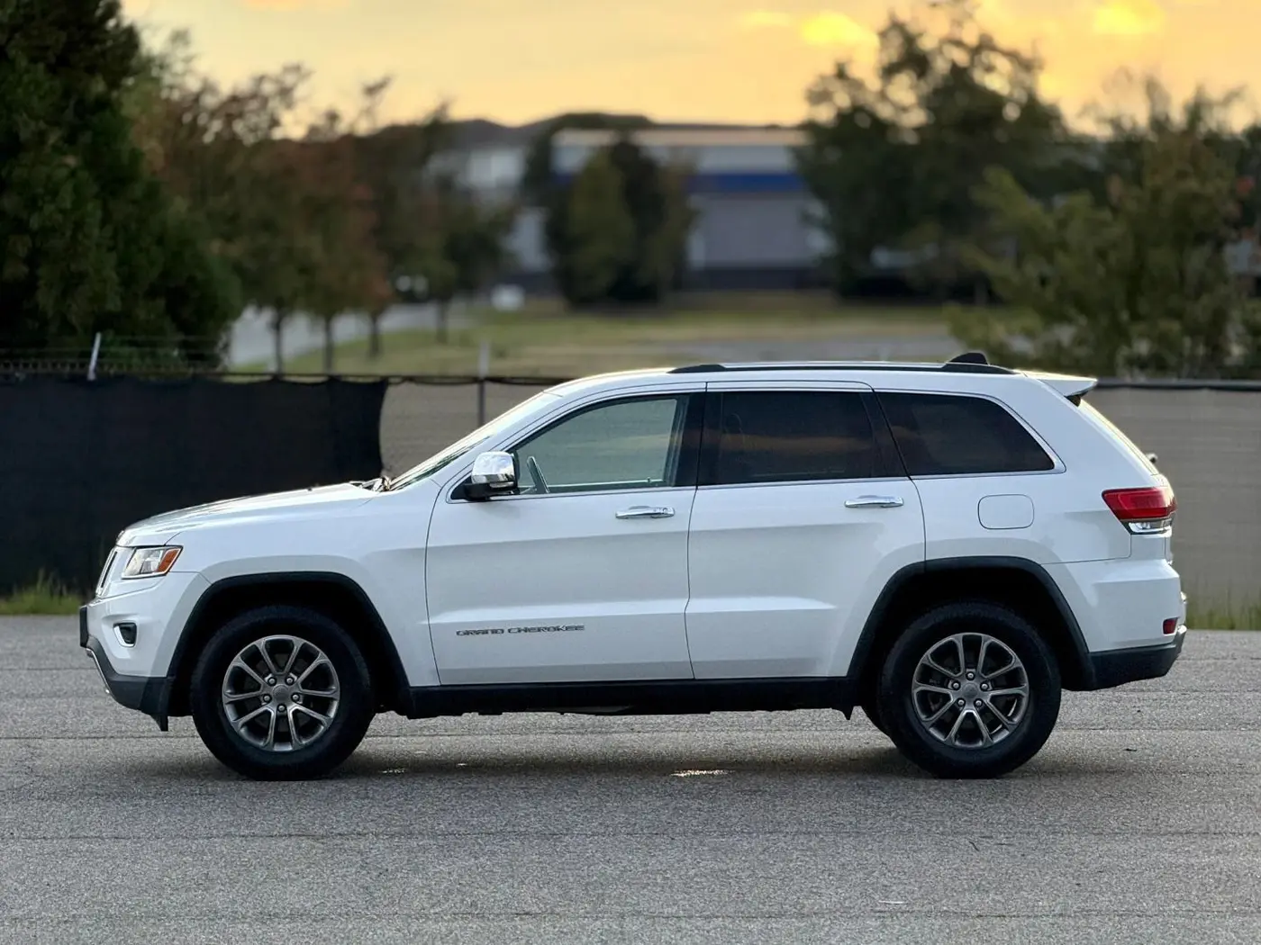 2015 Jeep Cherokee - $11,950