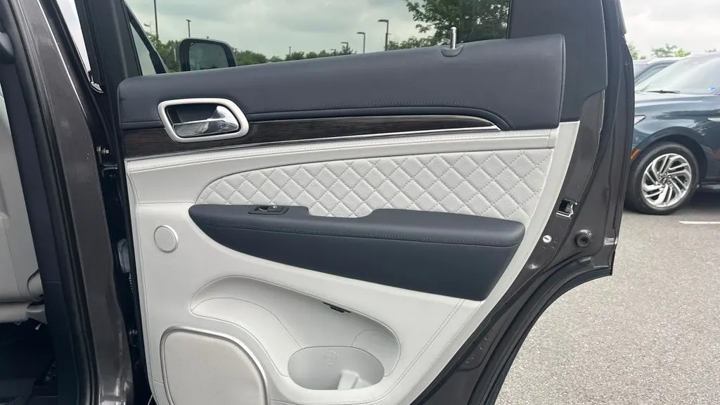 2021 Jeep Grand Cherokee Summit