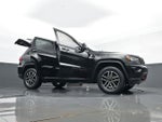 2020 Grand Cherokee Thumbnail 35