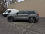 2019 Grand Cherokee Thumbnail 3