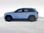 2021 Grand Cherokee Thumbnail 3
