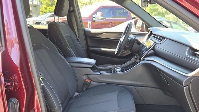 2025 Jeep Grand Cherokee Laredo A