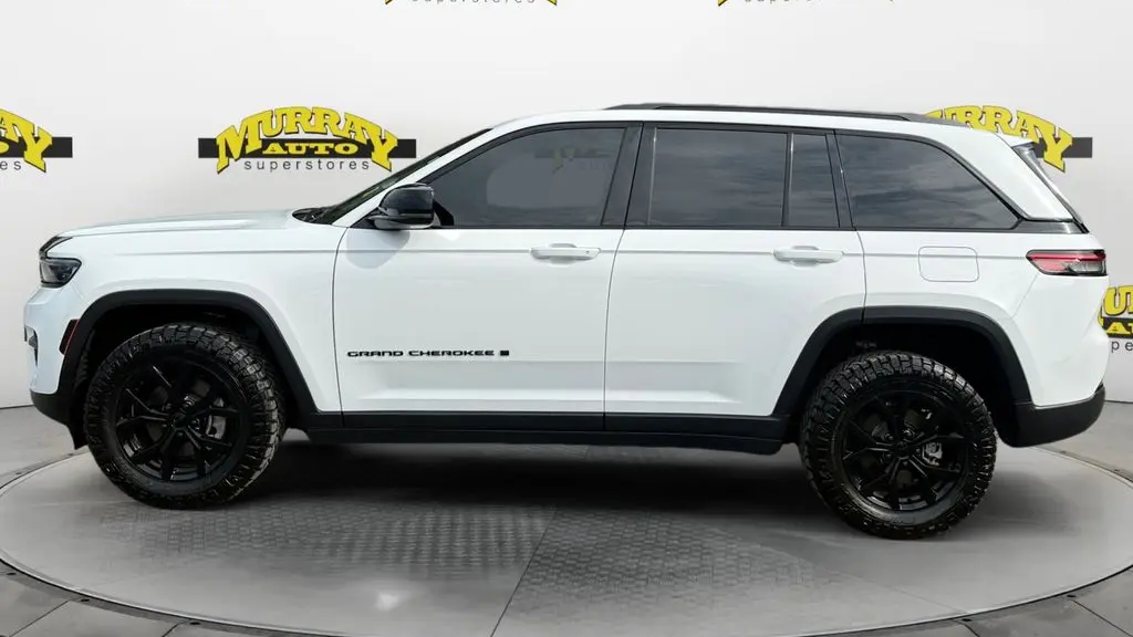 2025 Jeep Grand Cherokee Laredo A