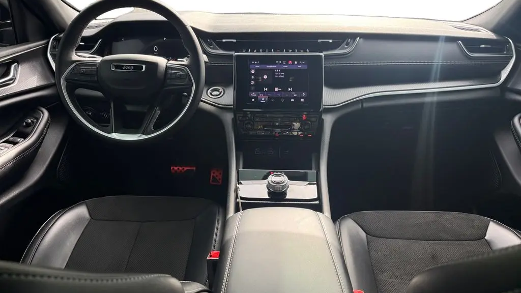 2025 Jeep Grand Cherokee Laredo A