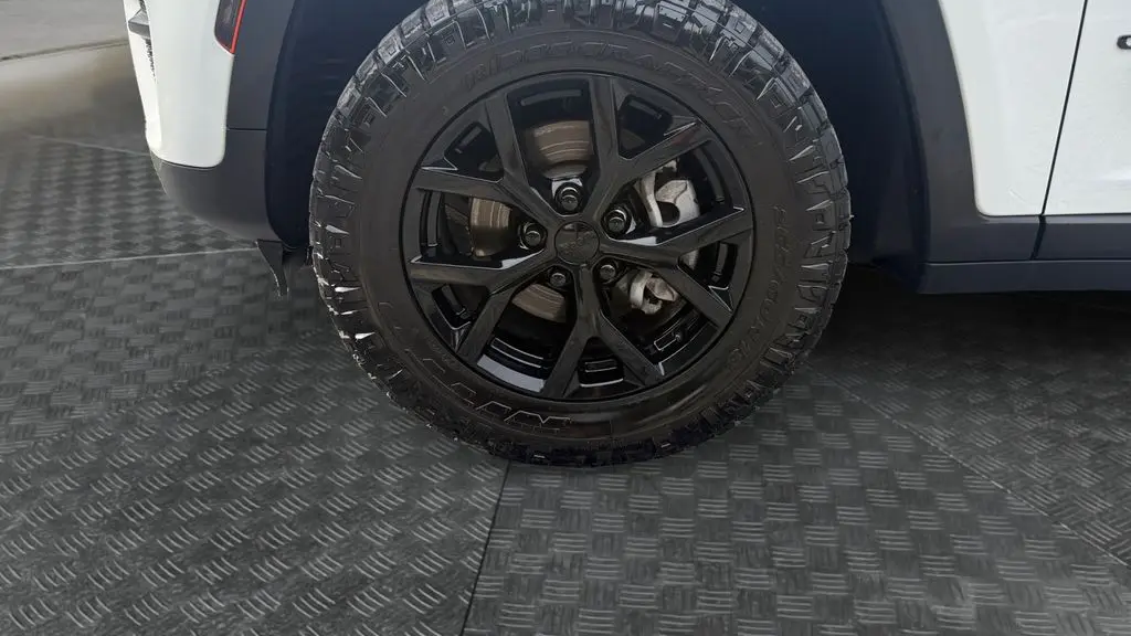 2025 Jeep Grand Cherokee Laredo A