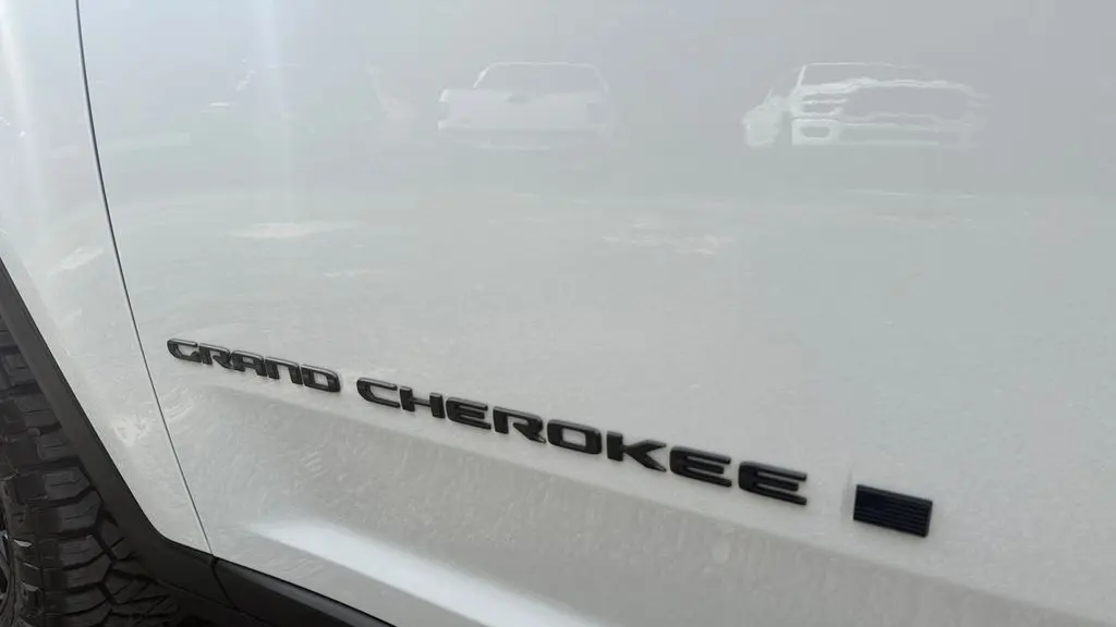 2025 Jeep Grand Cherokee Laredo A