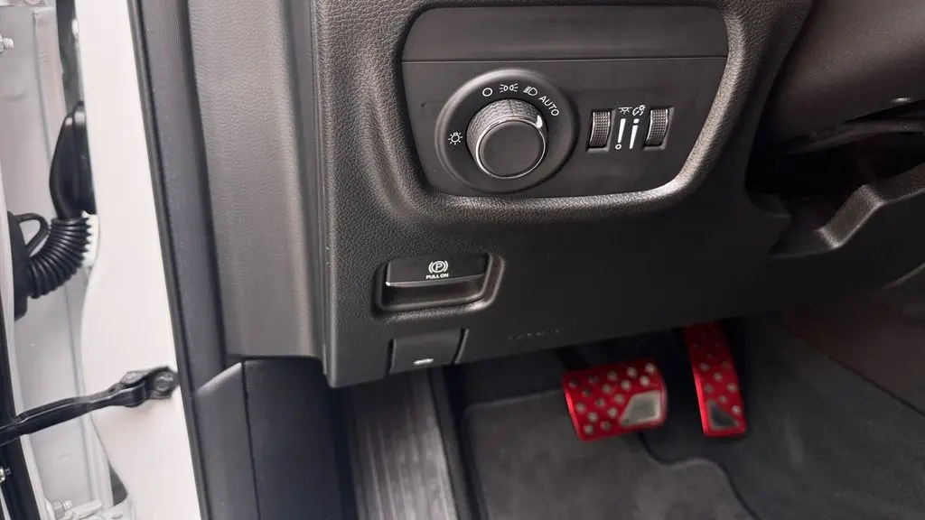 2025 Jeep Grand Cherokee Laredo A
