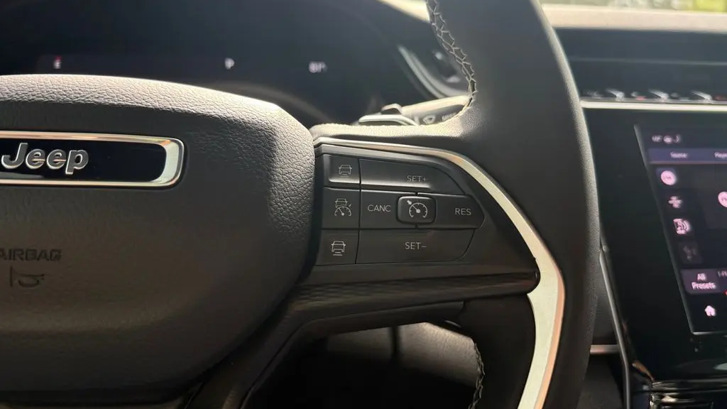 2025 Jeep Grand Cherokee Laredo A