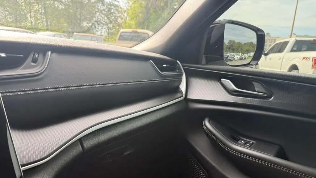 2025 Jeep Grand Cherokee Laredo A