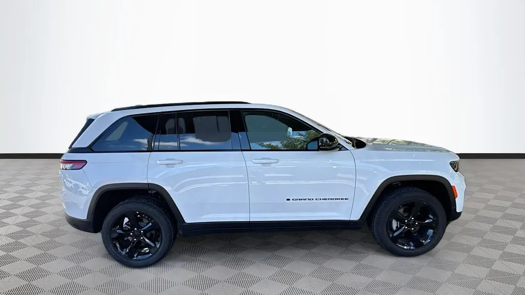 2025 Jeep Grand Cherokee Laredo A