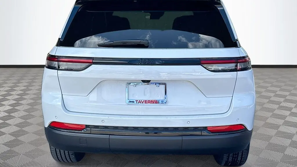 2025 Jeep Grand Cherokee Laredo A