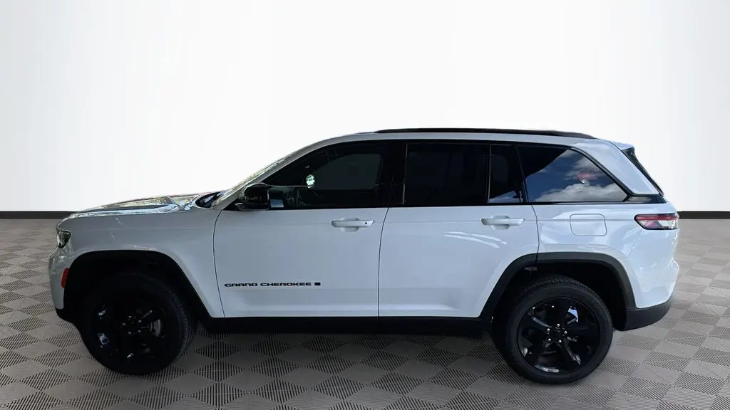2025 Jeep Grand Cherokee Laredo A