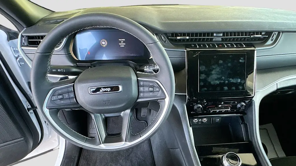 2025 Jeep Grand Cherokee Laredo A