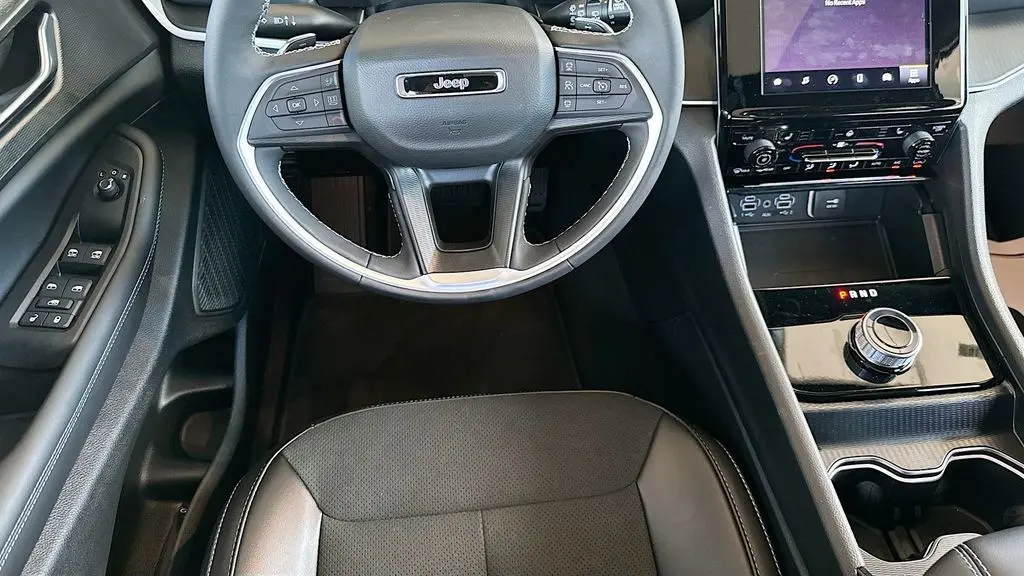 2025 Jeep Grand Cherokee Laredo A