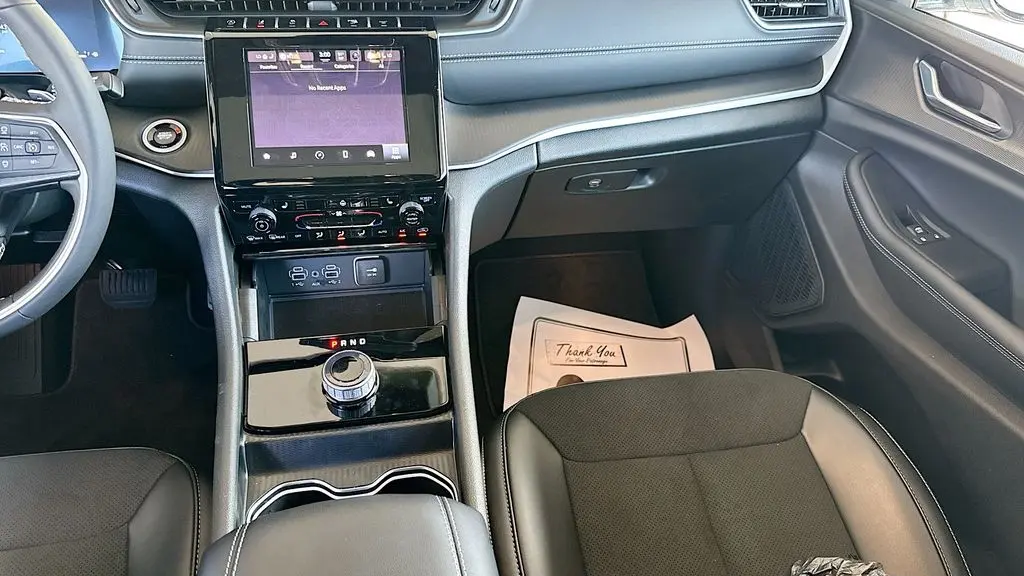 2025 Jeep Grand Cherokee Laredo A
