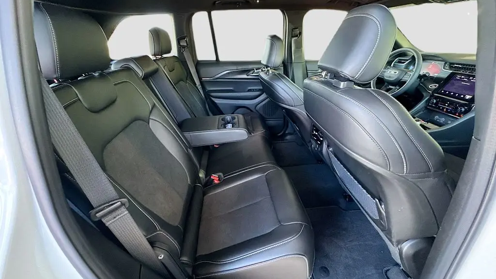 2025 Jeep Grand Cherokee Laredo A