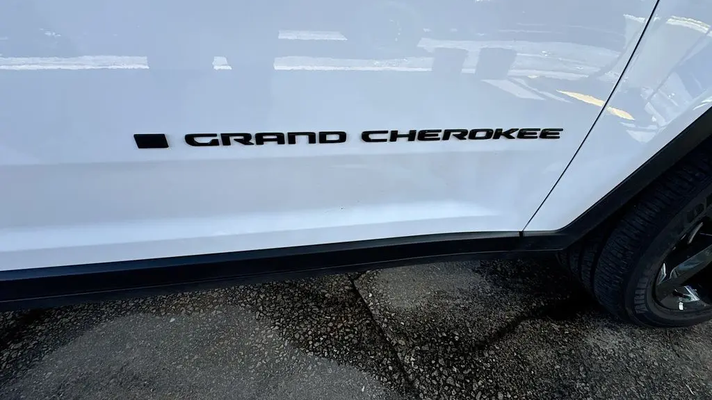 2025 Jeep Grand Cherokee Laredo A