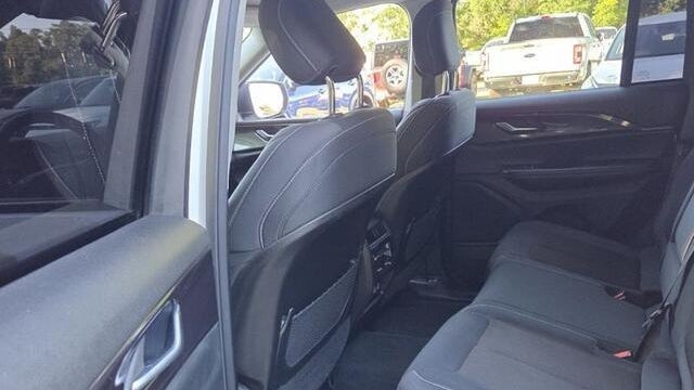 2023 Jeep Grand Cherokee Laredo X