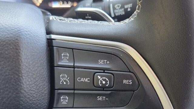 2023 Jeep Grand Cherokee Laredo X