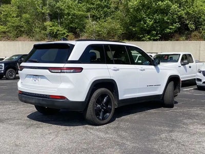 2023 Jeep Grand Cherokee 4X2 Laredo X 4DR SUV