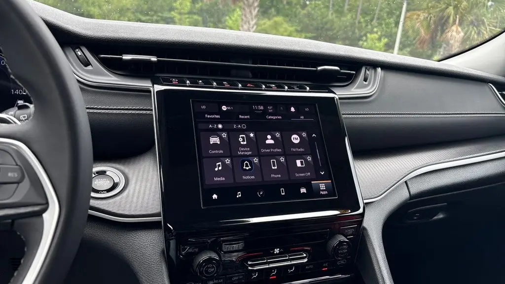 2023 Jeep Grand Cherokee Laredo