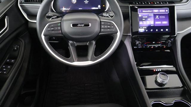 2025 Jeep Grand Cherokee Laredo A