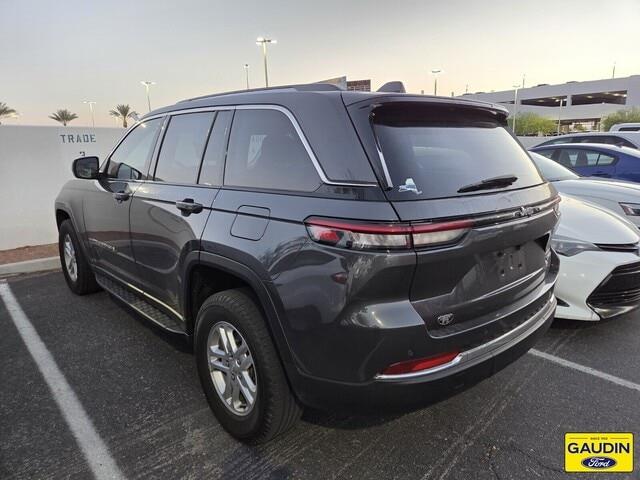 2022 Jeep Grand Cherokee Laredo — photo 1 of 8