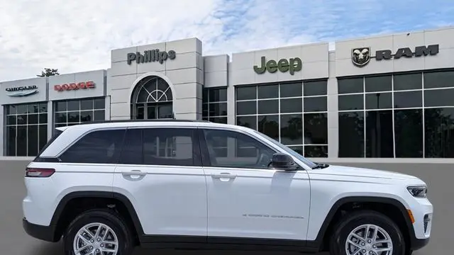 2026 Jeep Grand Cherokee Laredo