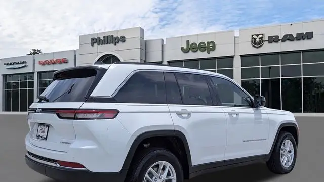 2026 Jeep Grand Cherokee Laredo
