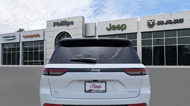 2026 Jeep Grand Cherokee Laredo