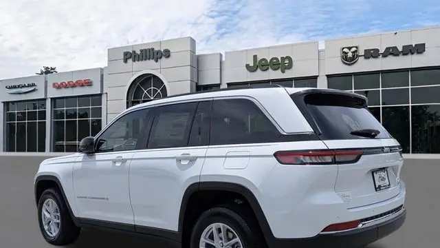 2026 Jeep Grand Cherokee Laredo