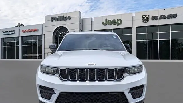 2026 Jeep Grand Cherokee Laredo