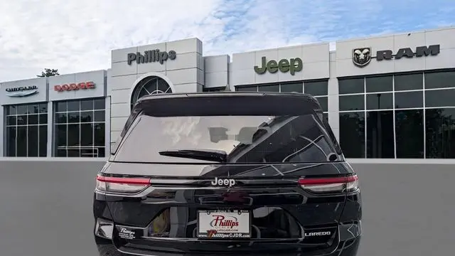 2026 Jeep Grand Cherokee Laredo